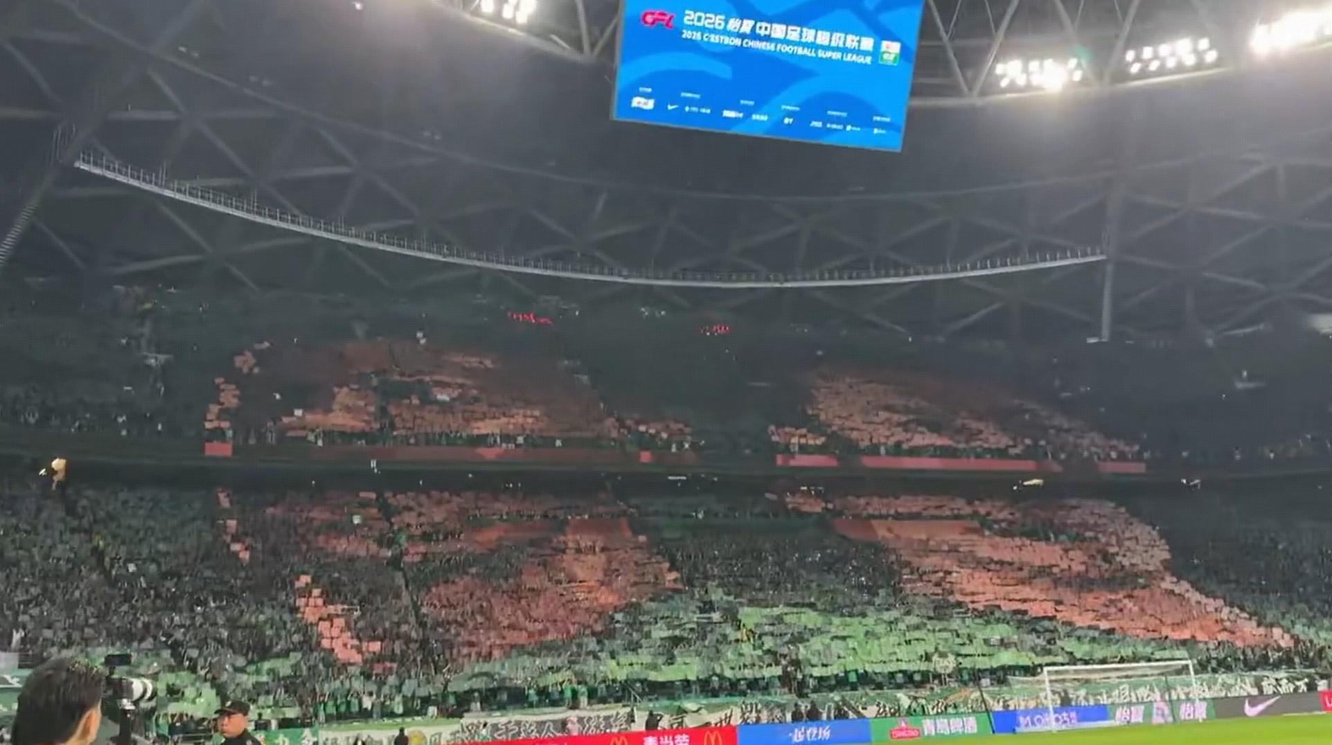 IM电竞app下载-国安对阵成都赛前，工体展示张玉宁、法比奥巨型Tifo